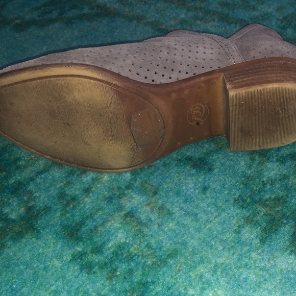 Lucky brand perforated booties. - Picture 6 of 7